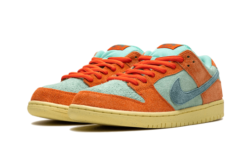 Alternative view of Nike SB Dunk Low Orange Emerald Rise