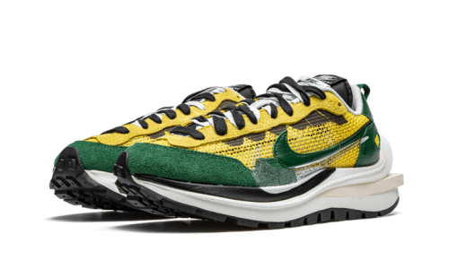 Alternative view of Nike Vaporwaffle Sacai Tour Yellow Stadium Green