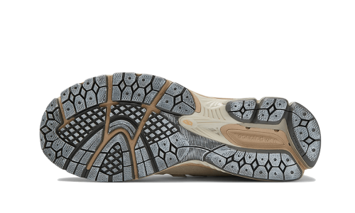 Alternative view of New Balance 1906R AURALEE Bone White