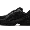 New Balance 740 Black