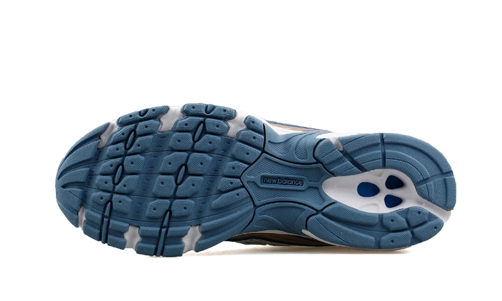 New Balance 740 Blue Gold Metallic - Image 3