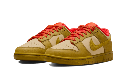 Alternative view of Nike Dunk Low Bronzine Sesame Picante Red