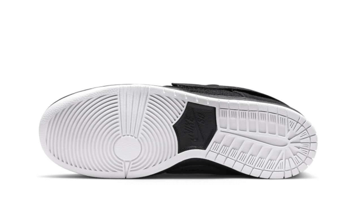 Nike SB Dunk Low Gnarhunters - Image 3