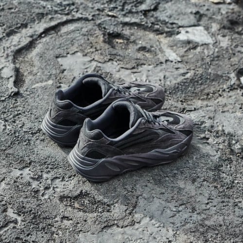 Adidas Yeezy 700 V2 Vanta - Image 5