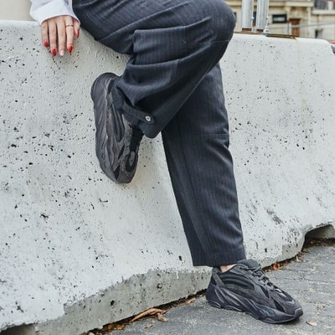 Adidas Yeezy 700 V2 Vanta - Image 6