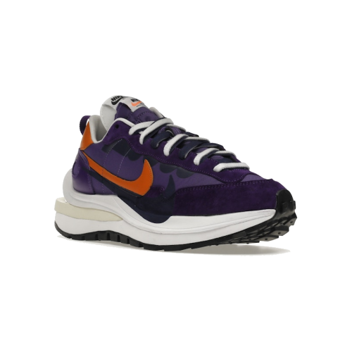 Alternative view of Nike Vaporwaffle sacai Dark Iris