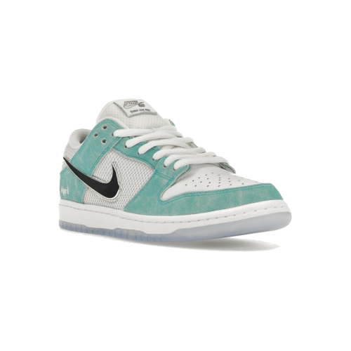 Alternative view of Nike SB Dunk Low April Skateboards