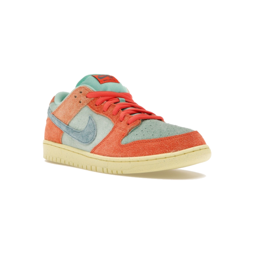 Alternative view of Nike SB Dunk Low Orange Emerald Rise