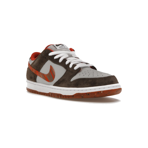 Alternative view of Nike SB Dunk Low Crushed D.C.
